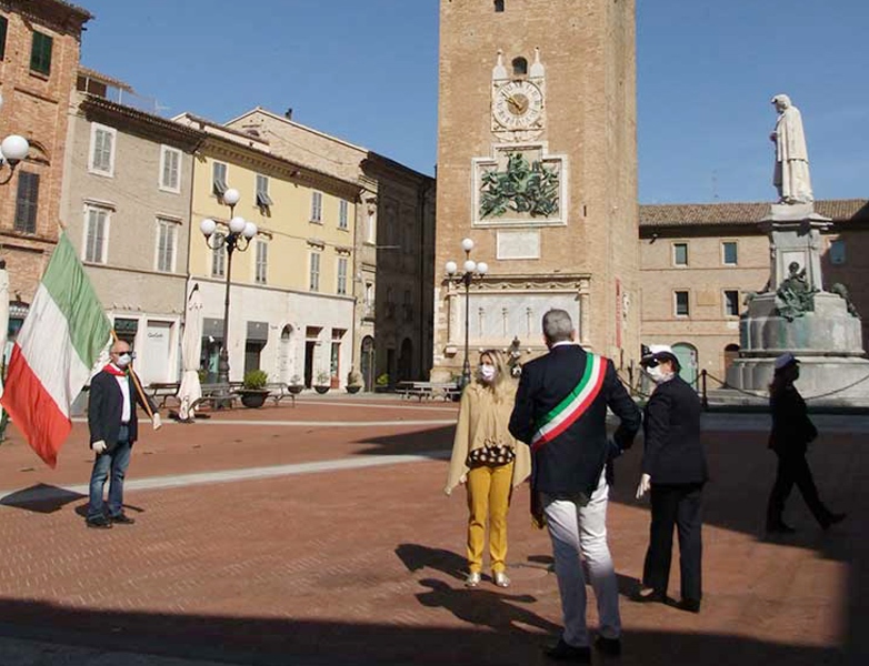 25 aprile-piazza