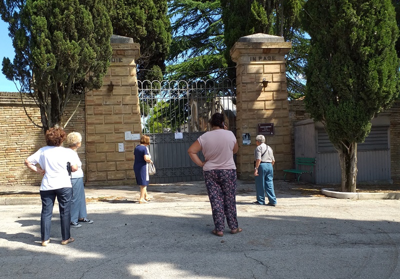 Cimitero cittadino di Recanati chiuso