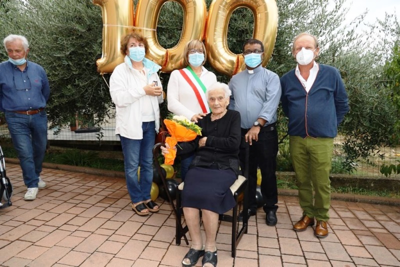 festa per i 100 anni di Emilia Delsere
