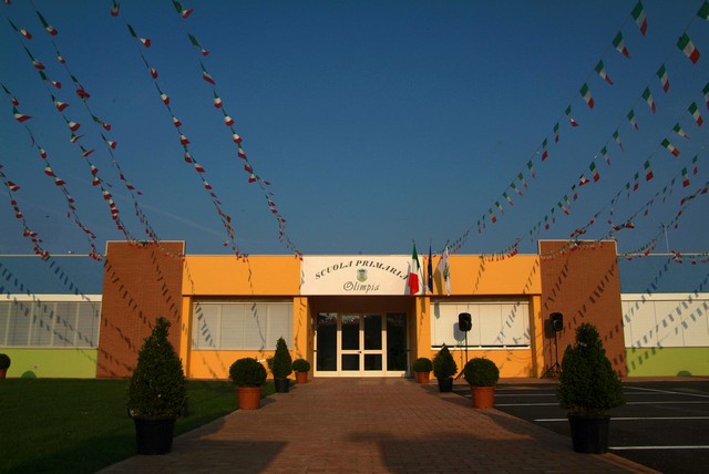 Scuola primaria "Olimpia" a Montefano