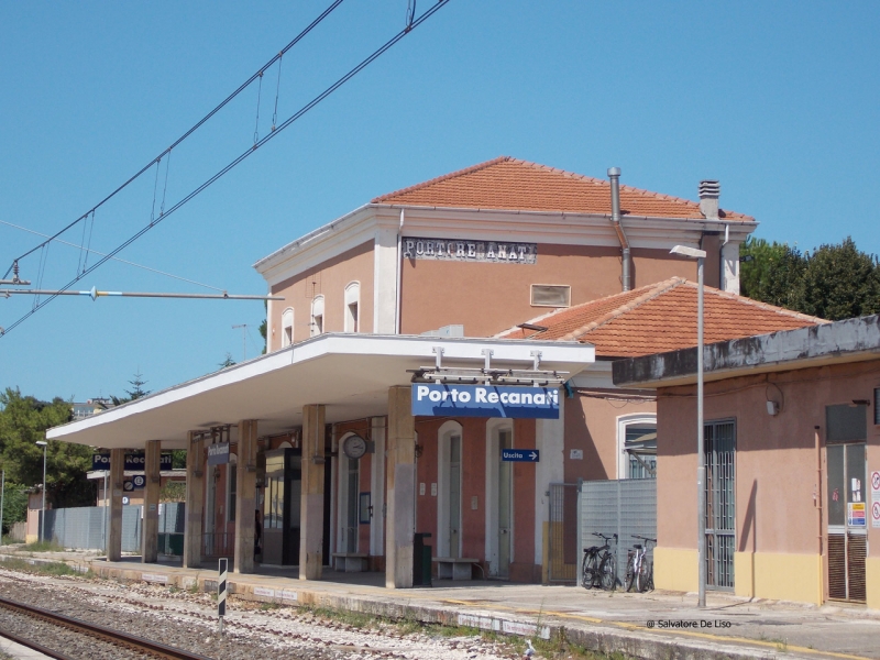 Stazione ferroviaria di Porto Recanati