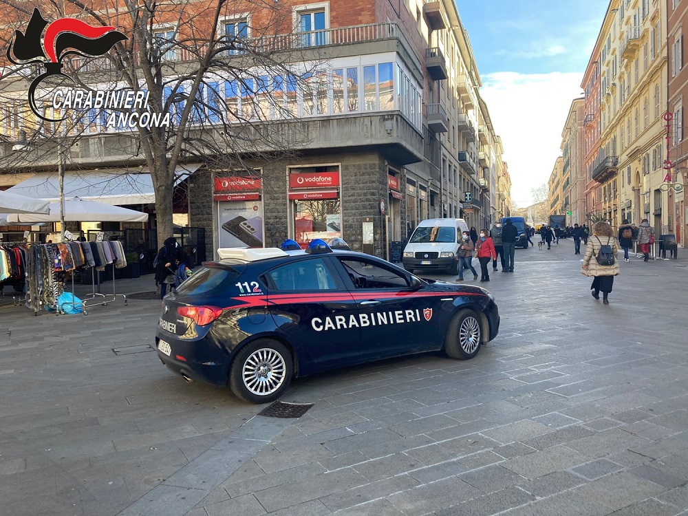 carabinieri-ancona-auto