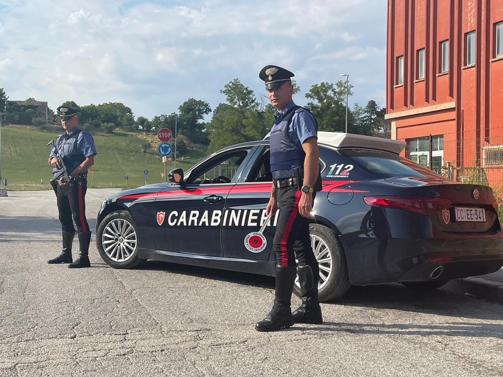 carabinieri-auto-paletta-2022
