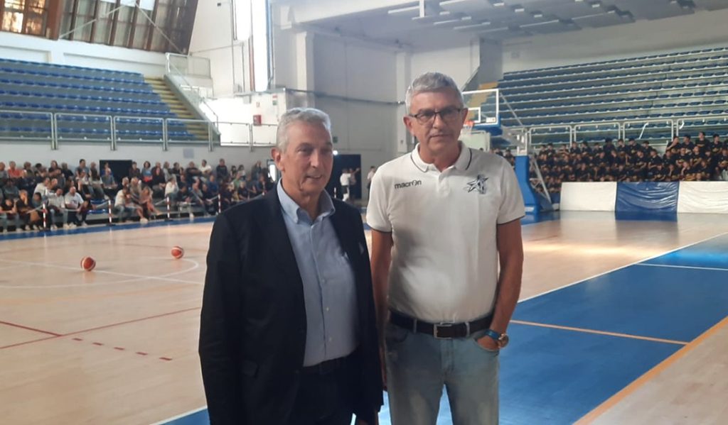 Sindaco Antonio Bravi con coach  Massimo Padovano basket Recanati
