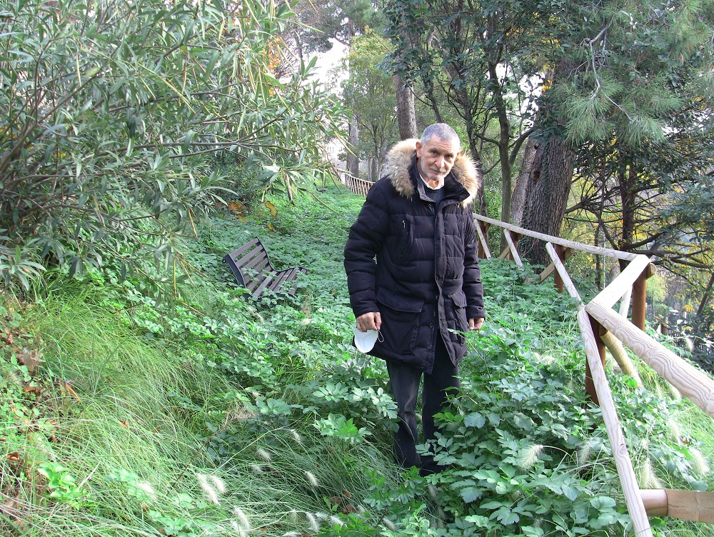 Antonio Cecapolli nel giardinetto di via Matteotti a Recanati