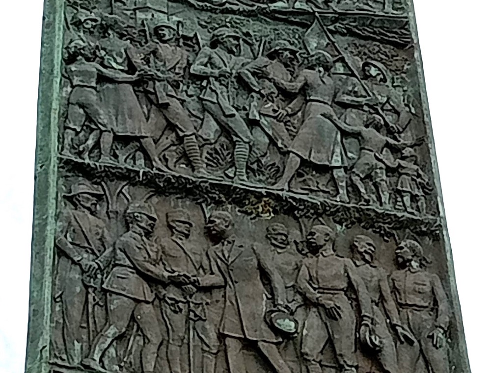 particolare Monumento dedicato ai caduti recanatesi degli ultimi tre conflitti